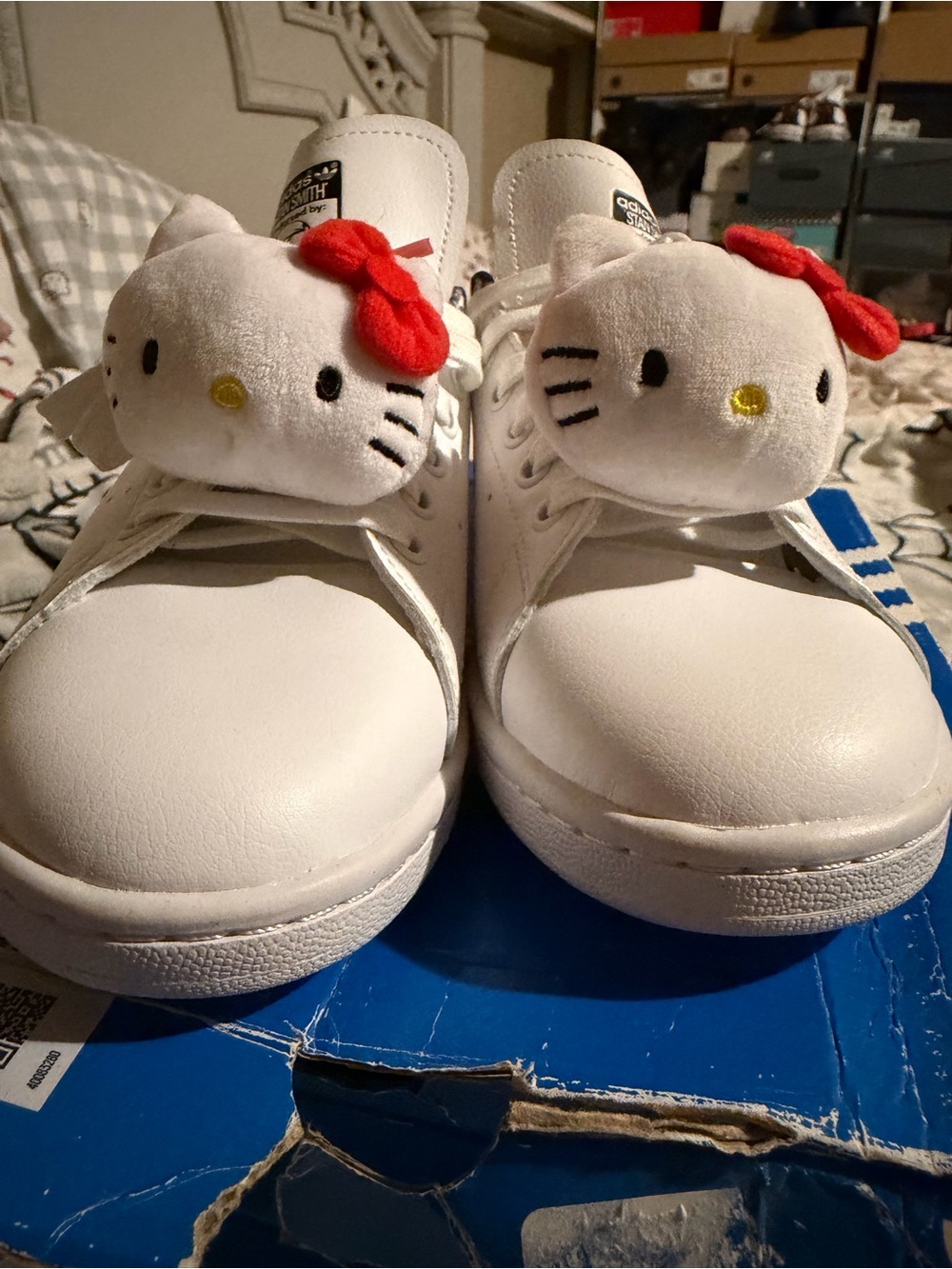 Stan smithHello Kitty Plush Tongue White Sneakers